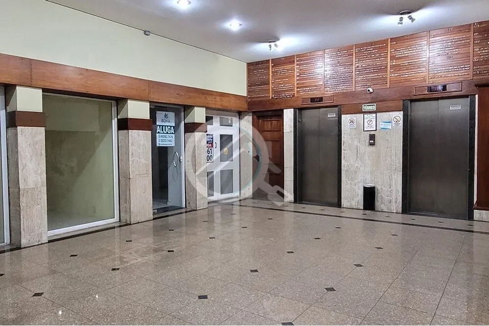 Imagem Localização: Situada na Rua General Andrade Neves, no coração do Centro Histórico, esta sala co...