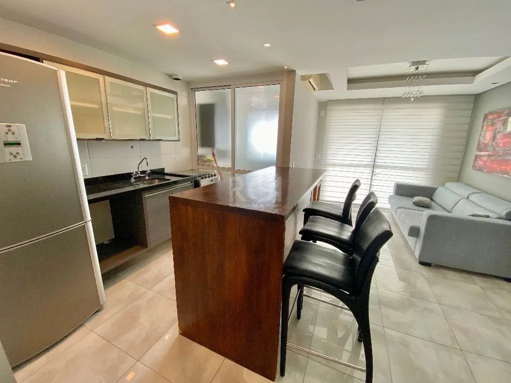 Apartamento Para Comprar no Karpathos com 2 Dormitórios transformado em 1 suite com closet