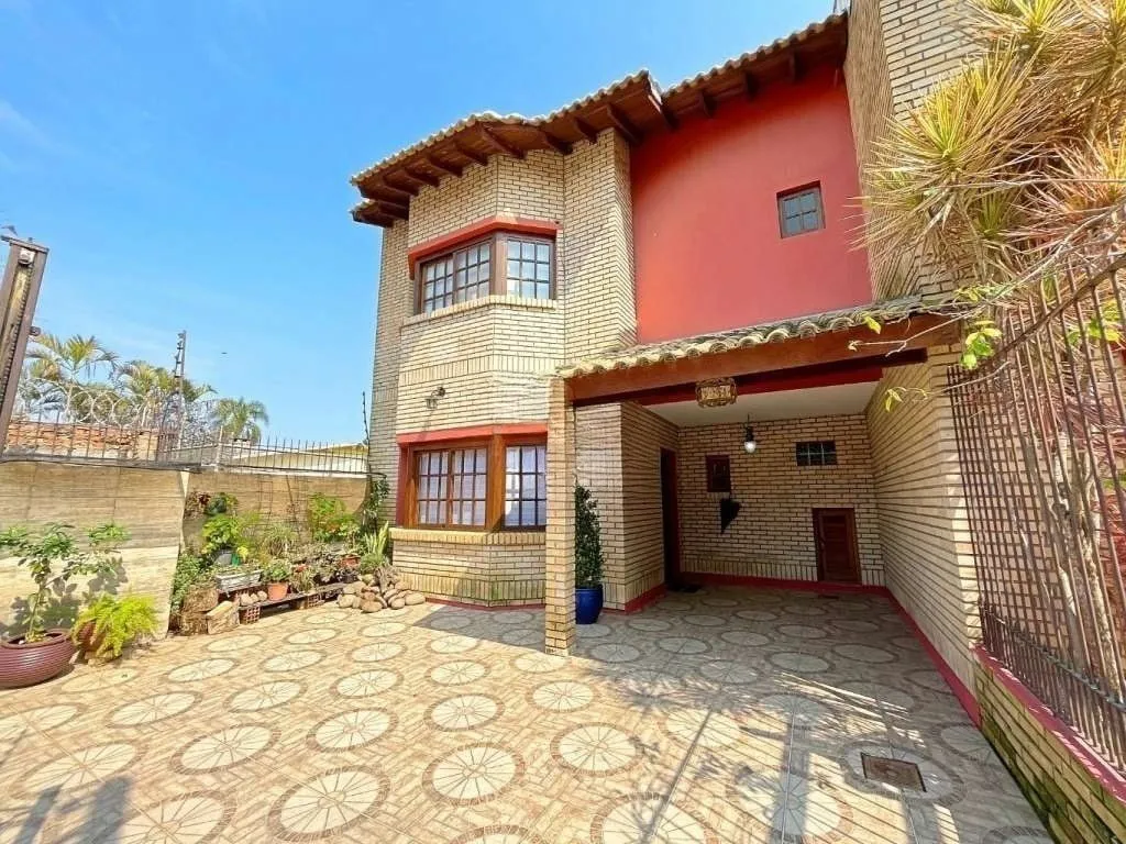Imagem Casa de 3 dormitórios a venda no bairro Guarujá, Porto Alegre