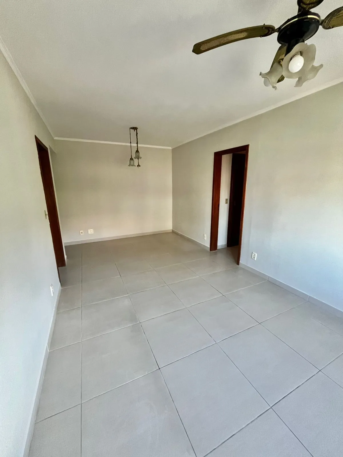 Imagem Apto de 03 dorm, 02 banheiros e dep empregada no coração do Bairro Higienópolis
