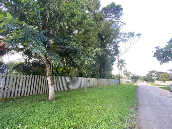 Imagem CASA COM AMPLO TERRENO, 3 QUARTOS, CENTRO