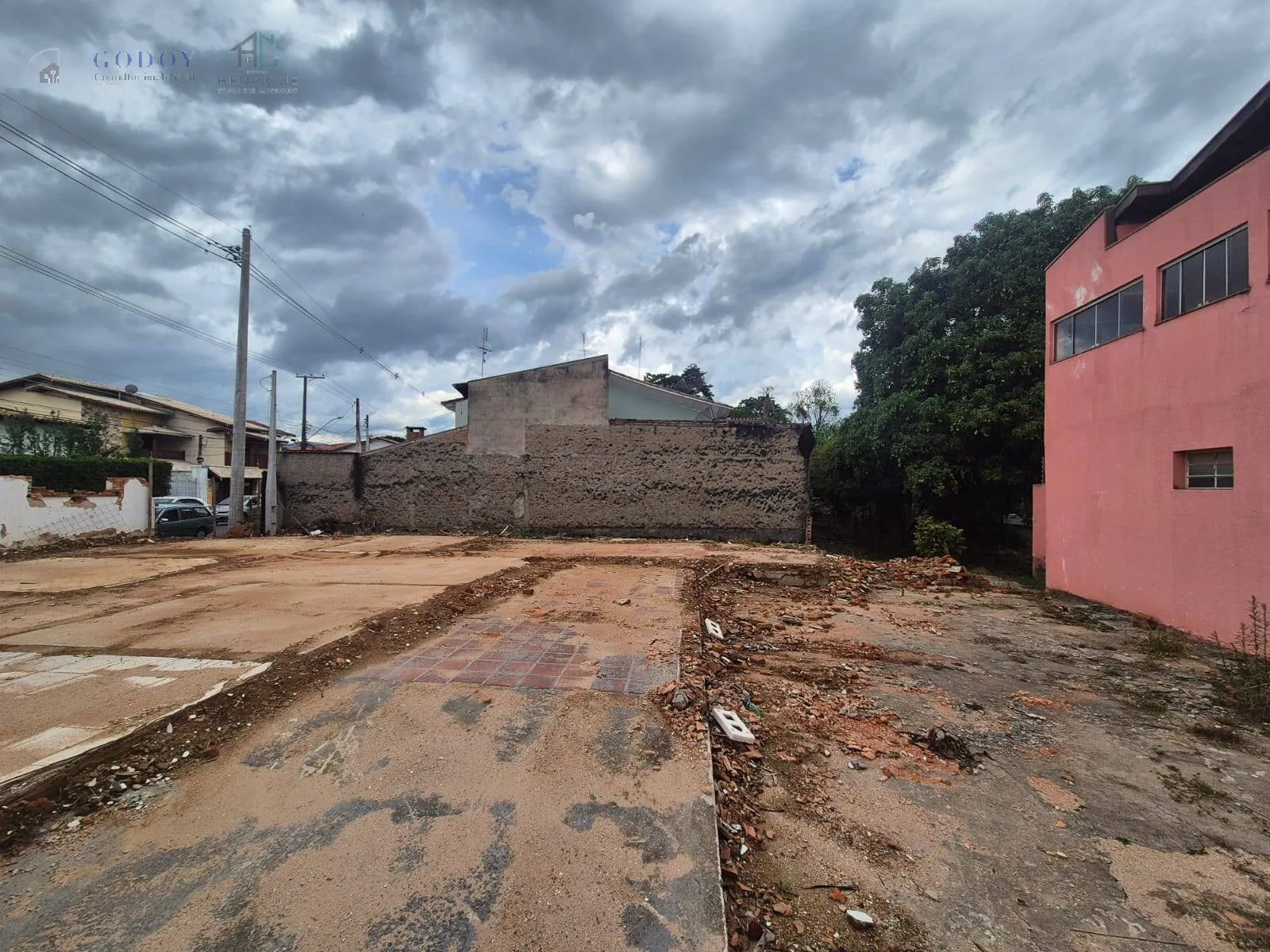 Imagem Terreno de Esquina com Alta Visibilidade - Ideal para Empreendimento!