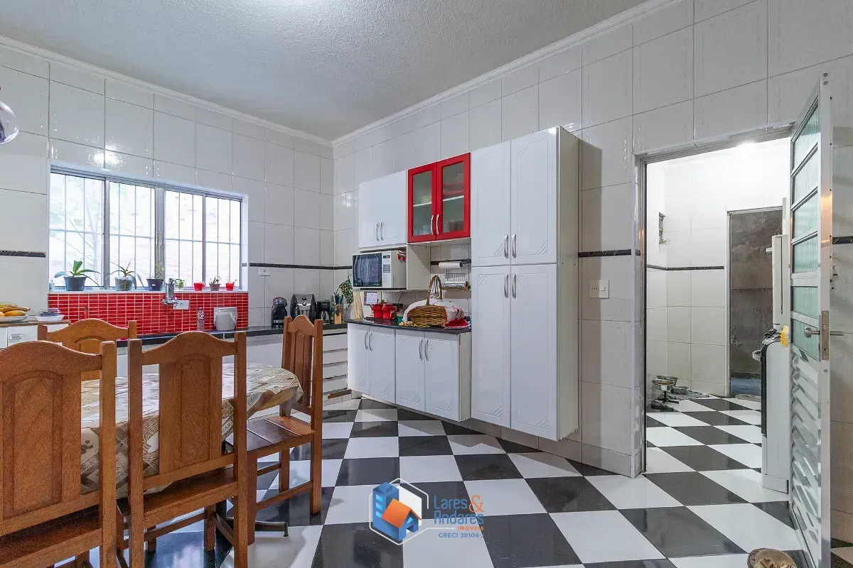 Imagem Sobrado para venda em Chácara Inglesa com 4 quartos, sendo 1 suíte, 181m²