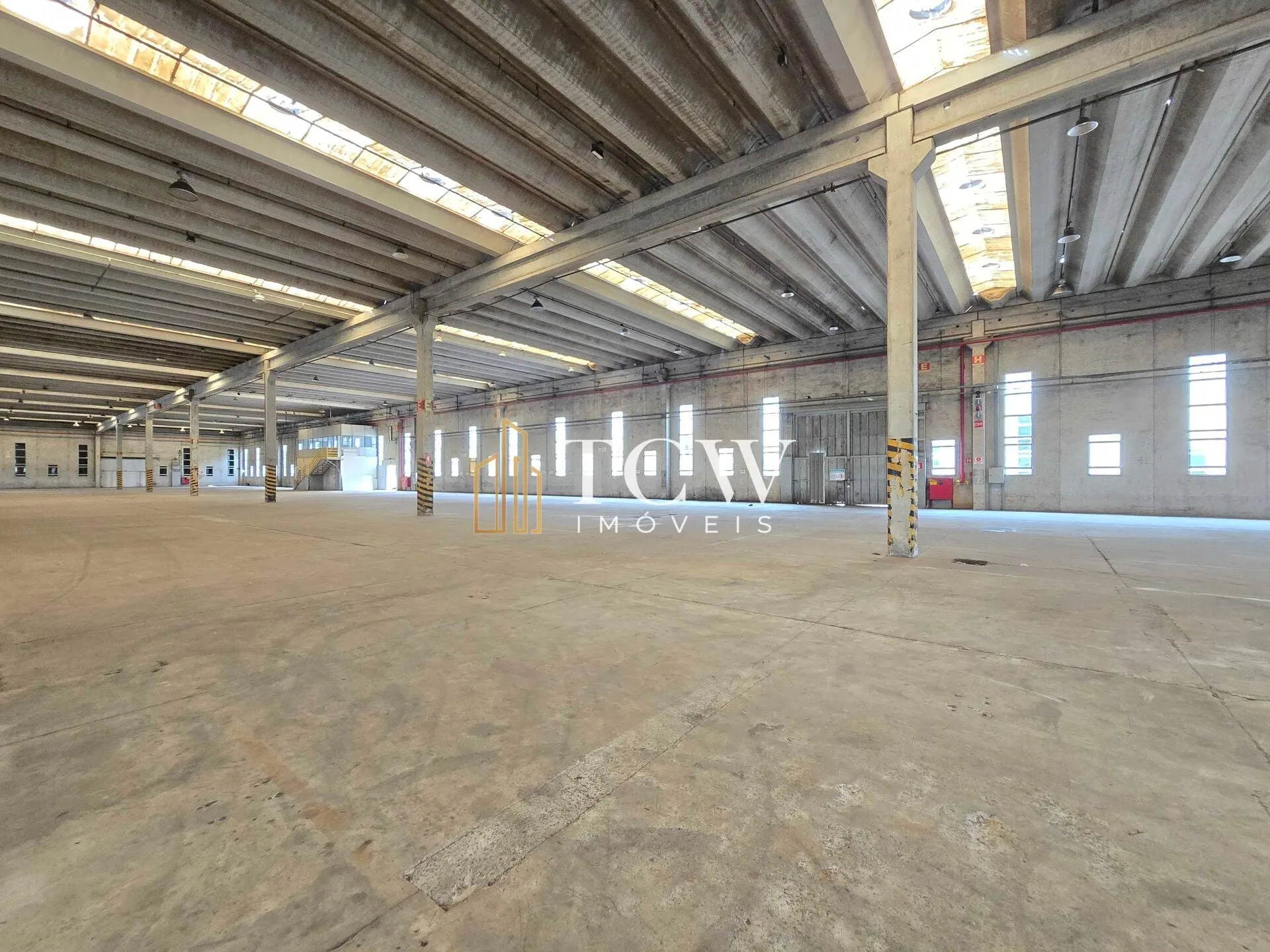 Foto do imóvel Galpão Logístico e Industrial para Locação em Suzano/SP | 13.320 m² | 22 Docas em Vila Colorado, Suzano - SP