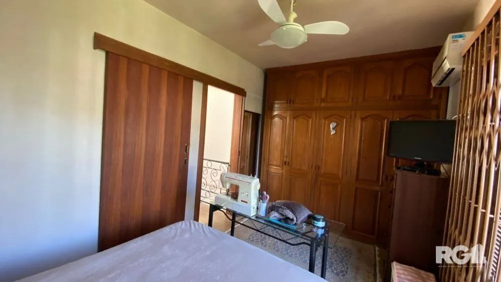 Imagem CASA AMPLA 3 DORMITÓRIOS NO ANDAR SUPERIOR NA CIDADE BAIXA .