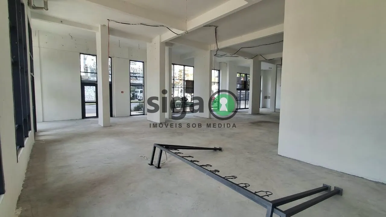 Imagem Loja de esquina com 500 m² para locação no Brooklin | Pé-direito duplo e porte-cochère
