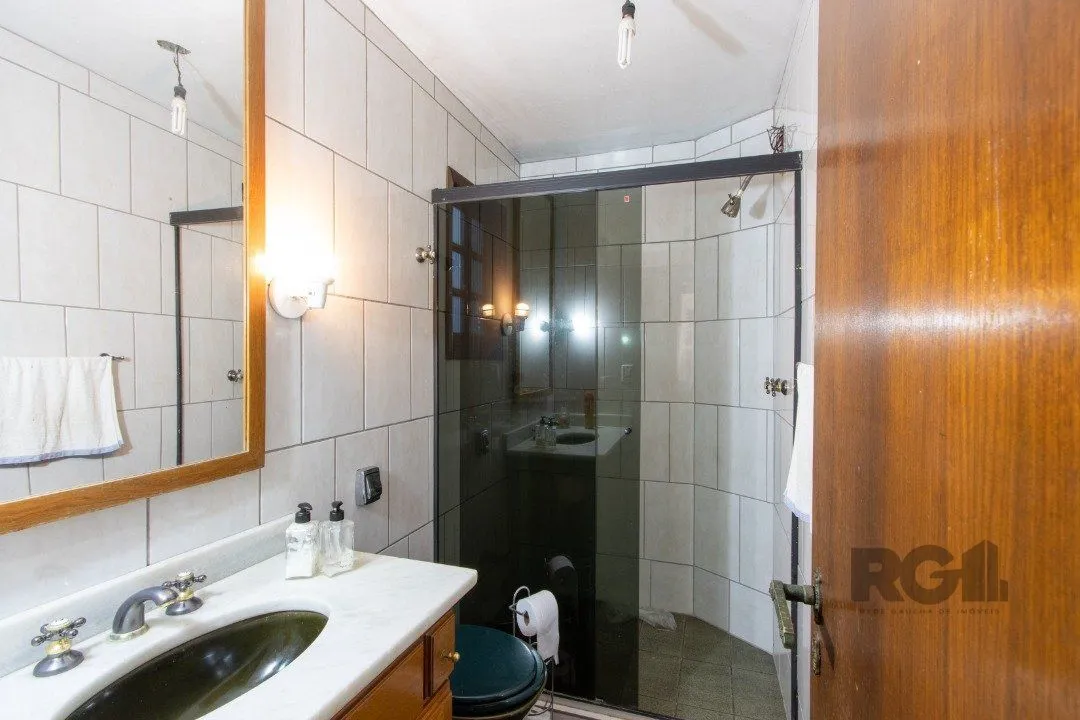 Imagem Casa para Venda - 300m², 3 dormitórios, sendo 1 suites, 4 vagas - Tristeza