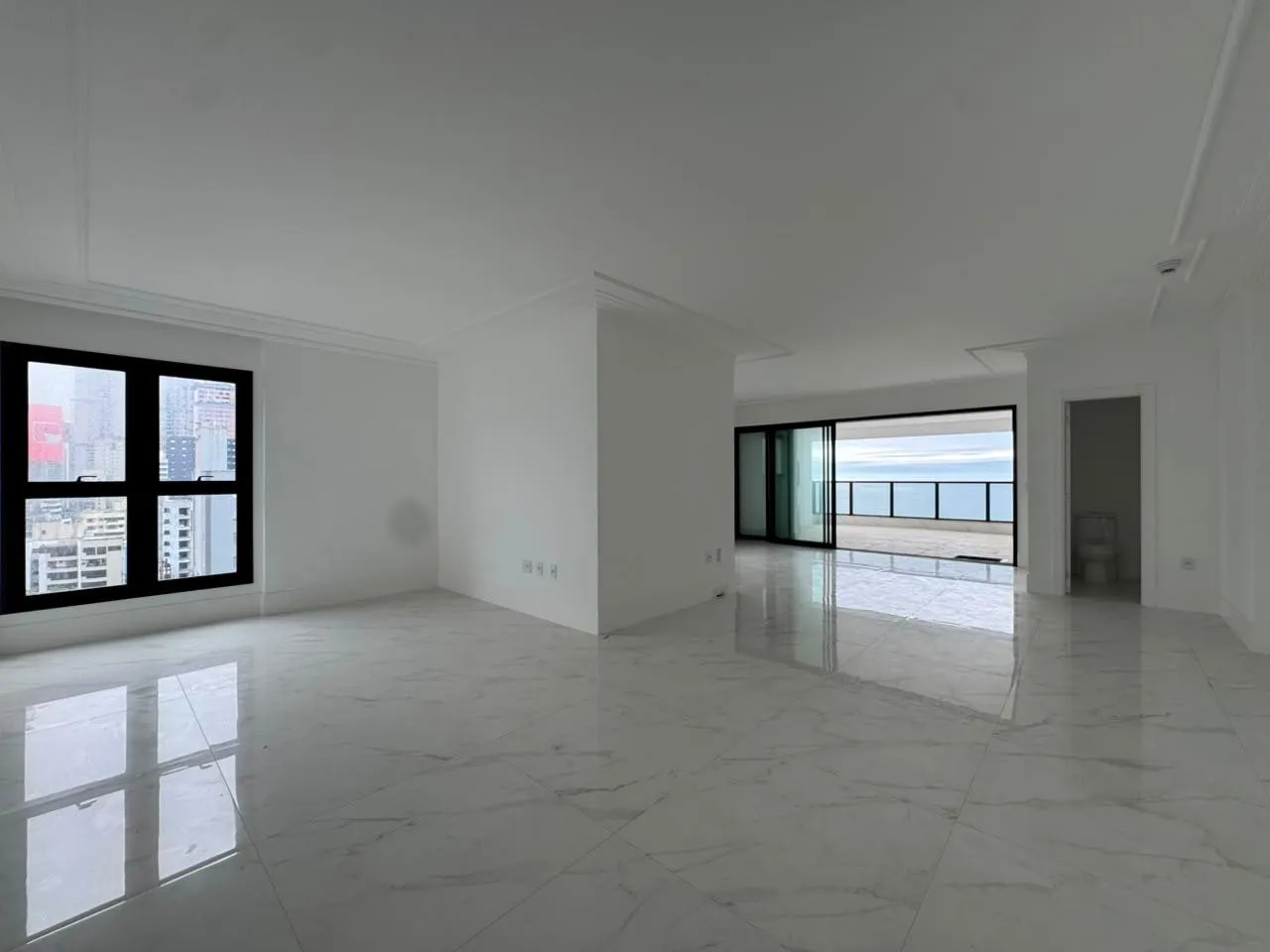 Imagem Apartamento com vista para o mar à venda com 208m2 por R$ 5.000.000,00