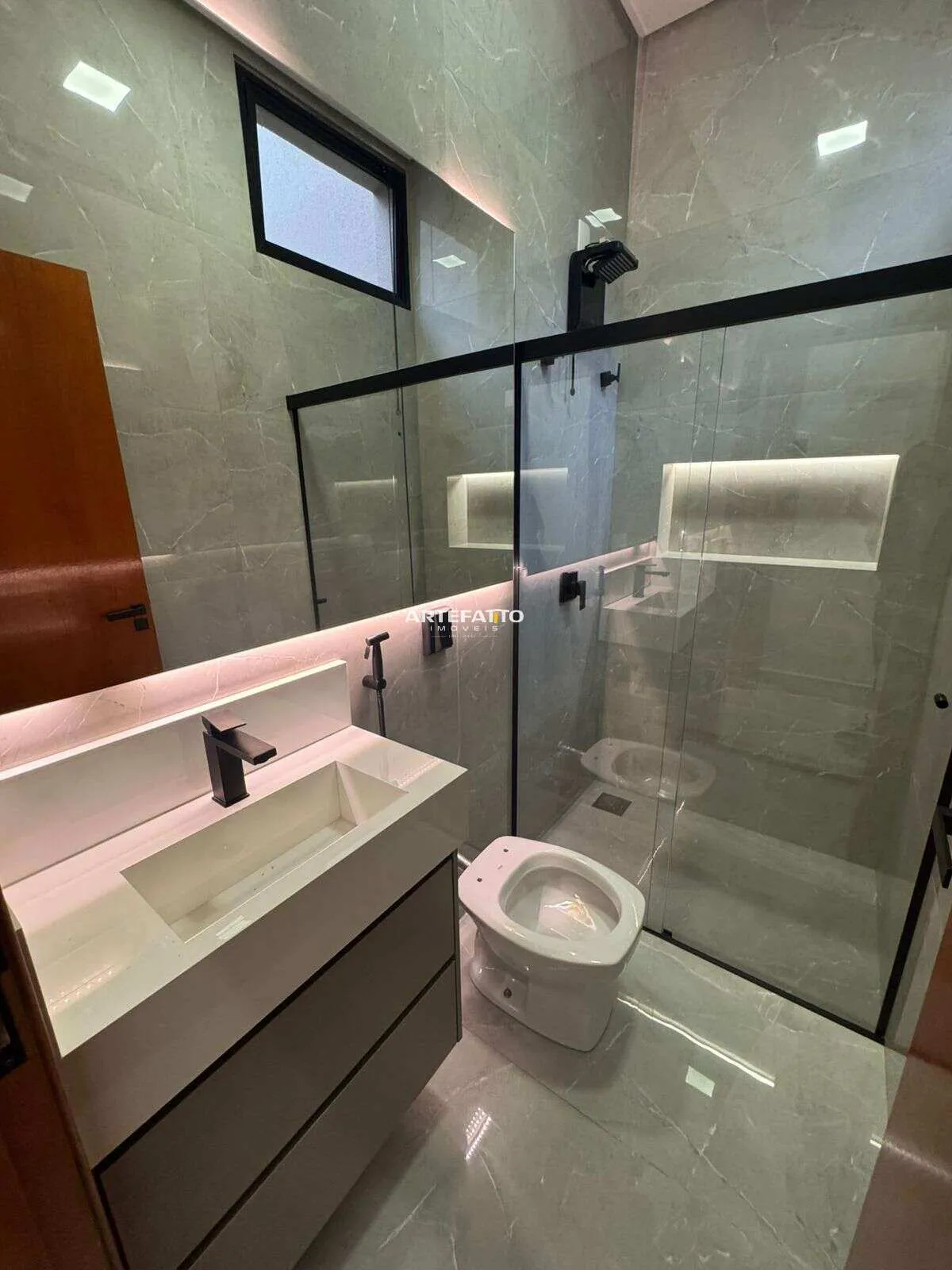 Imagem Linda residência a venda com piscina de porteira fechada no Primo Meneghetti 2