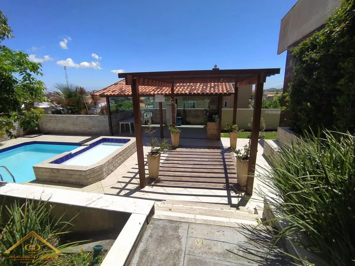 Imagem Casa em Condomínio para Venda em Cabo Frio / RJ no bairro Peró