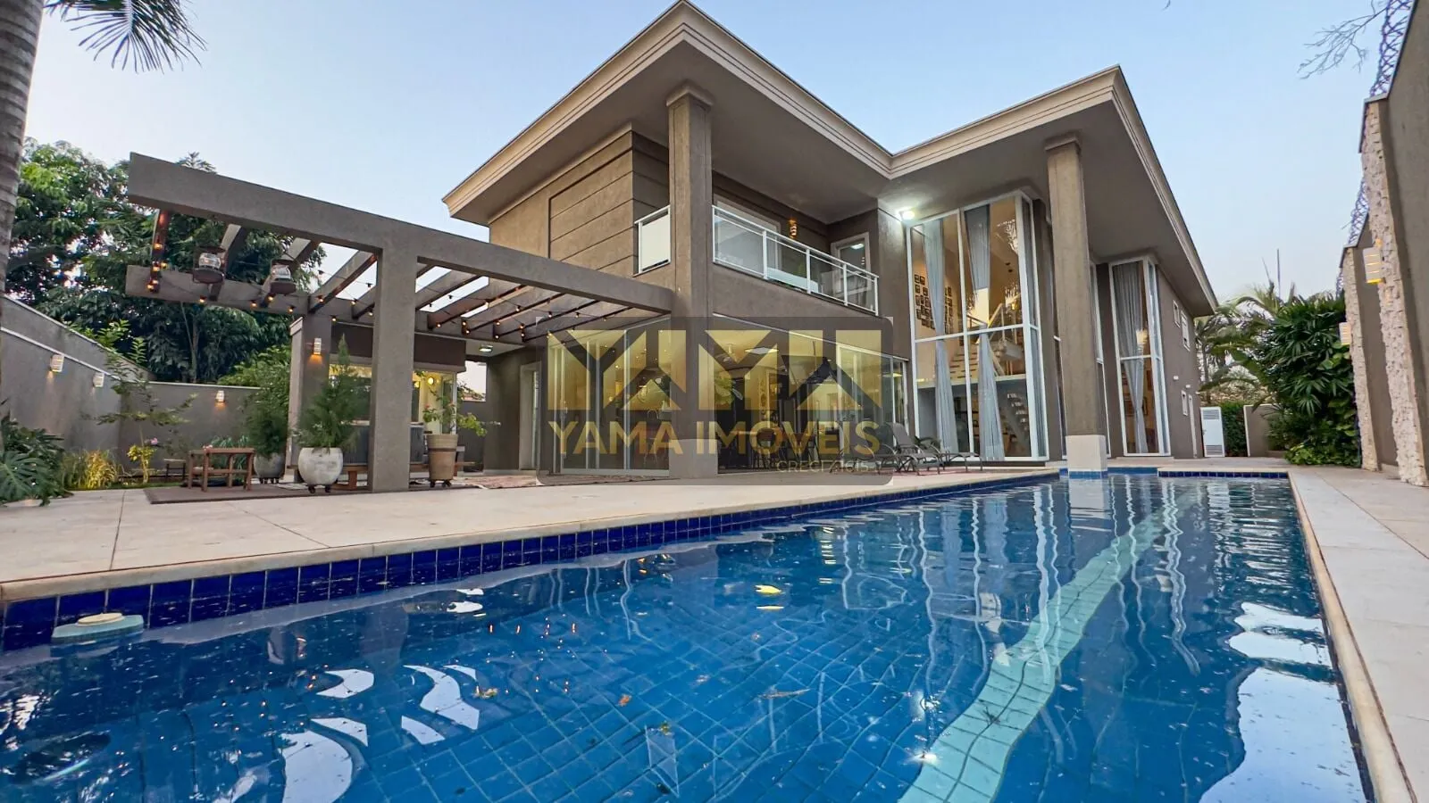 Imagem Condomínio Ipê Amarelo - Casa de Alto Padrão com 4 Suítes, 587 m², Piscina e Espaço Gourmet - Condomínio Ipê Amarelo, Vila do Golfe