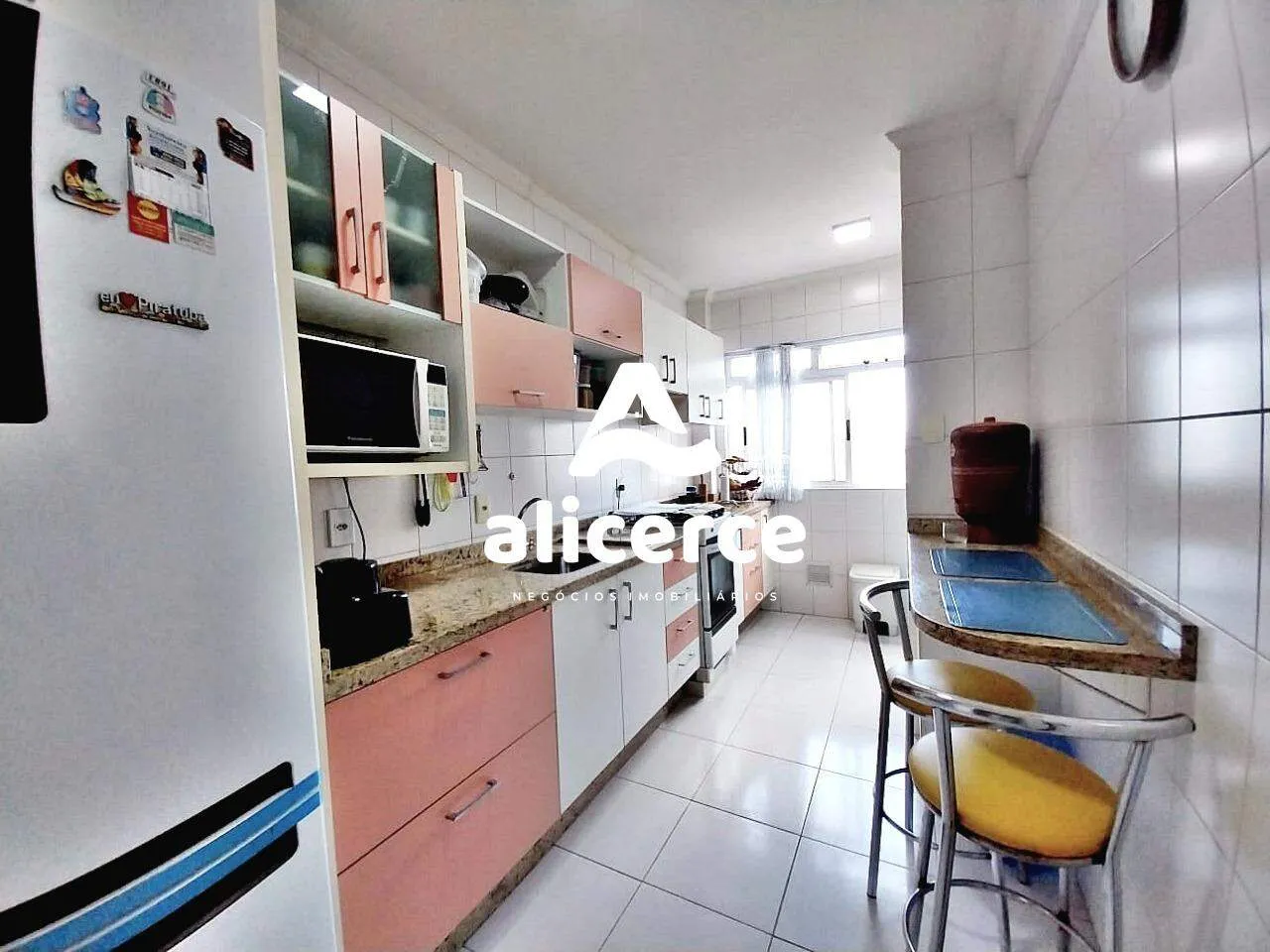 Imagem Aconchegante apartamento com 3 dormitórios e móveis planejados - Campinas, São José/SC