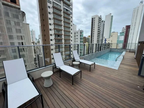 Imagem Apartamento com 3 dormitórios sendo 1 suíte e 2 vagas de garagem no Centro de Balneário Camboriú