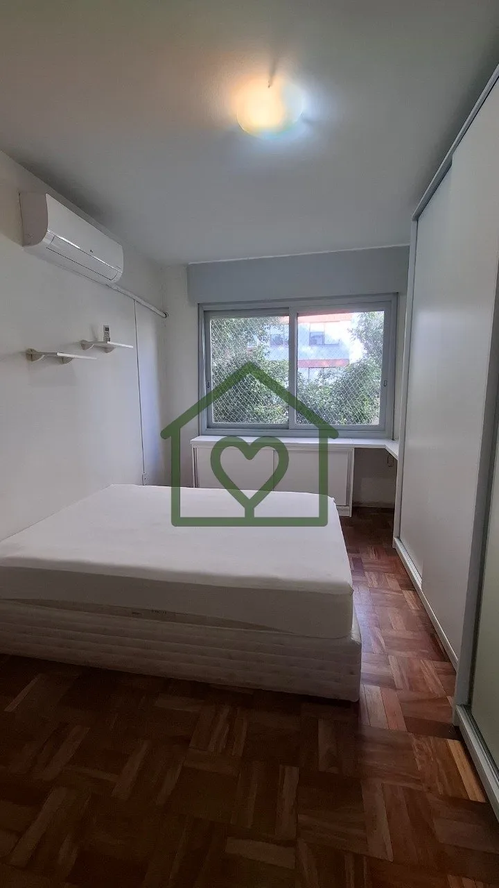 Imagem Apartamento 1 dormitório, de frente, sol da manhã, semi-mobiliado, banheiro com piso reformado, su...
