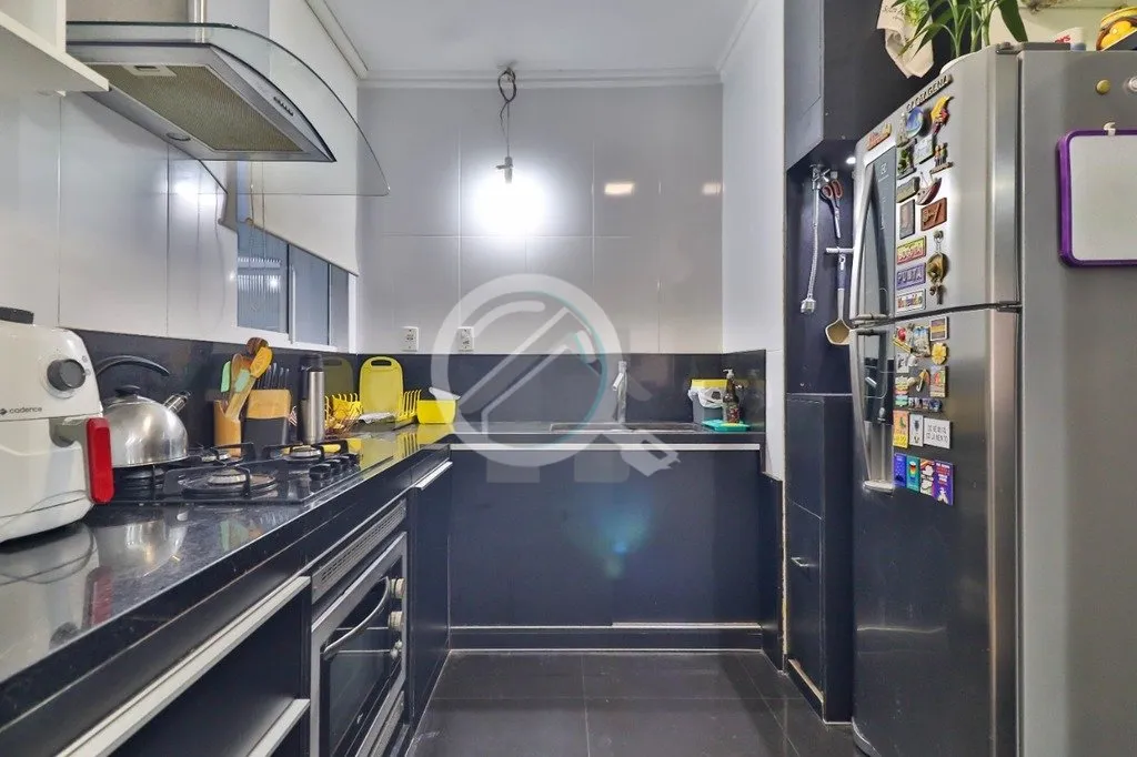 Imagem Apartamento com duas suítes e lavabo, cozinha montada com moves planejados de alto padrão, vaga de...