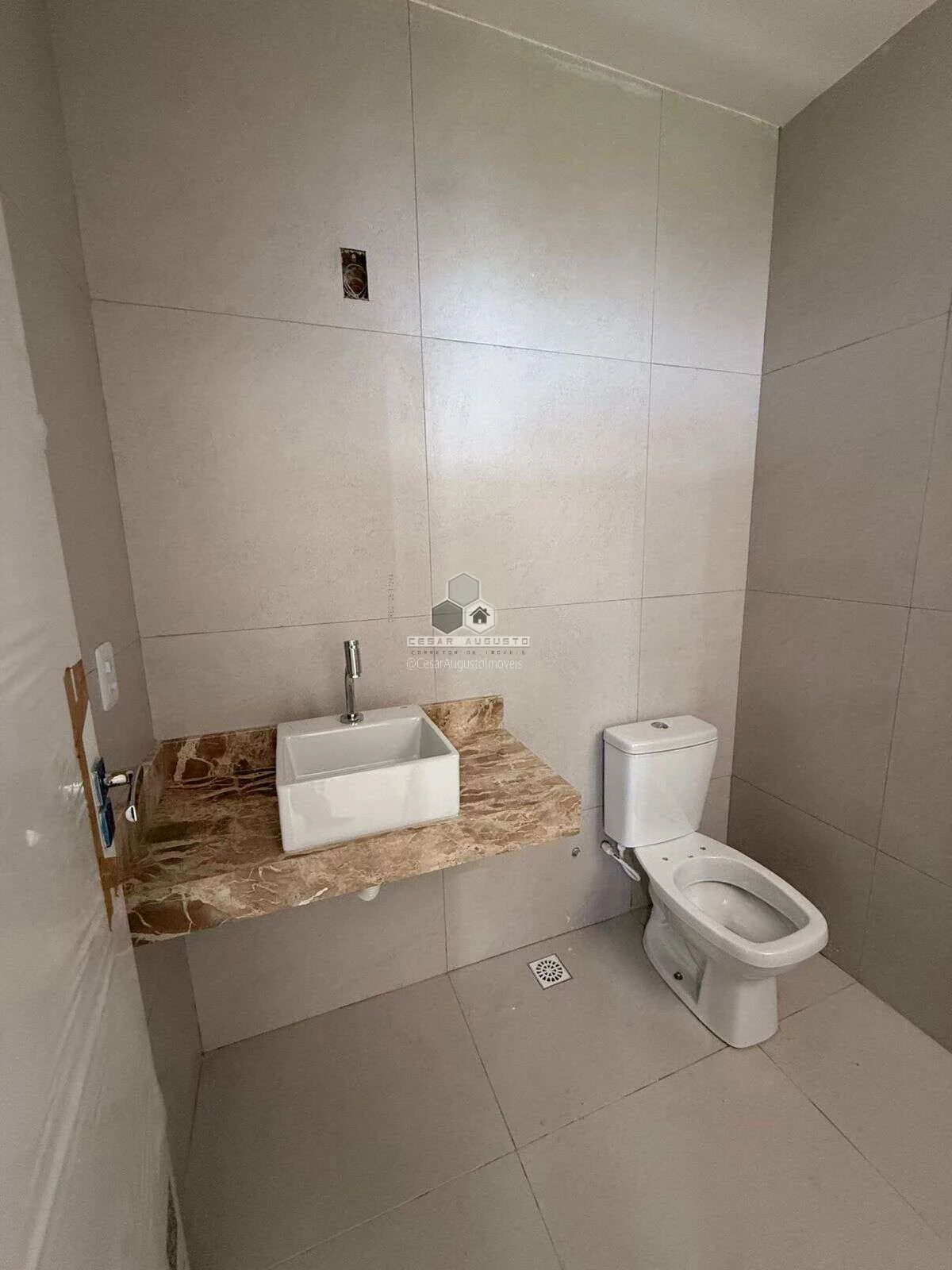 Imagem Residencial Eusebio de Queiroz Casas duplex com 04 suítes no centro do Eus?(C)bio