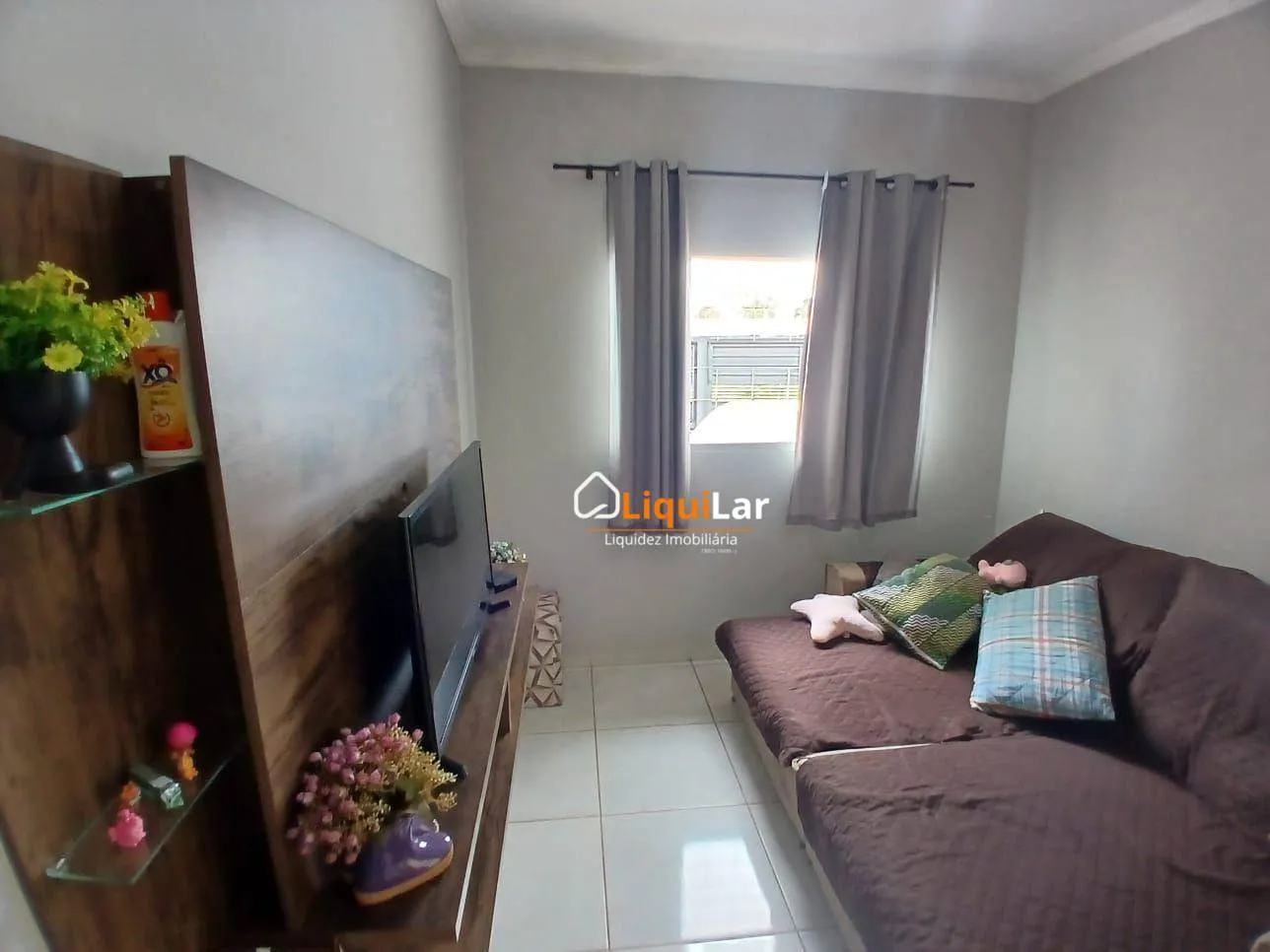 Imagem Casa à Venda Próxima à Avenida Lúdio Martins Coelho com Suíte, Energia Fotovoltaica e Acabamento de Primeira