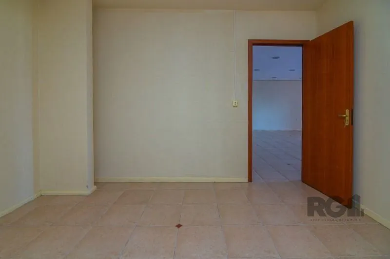 Imagem MÁFFER IMÓVEIS ALUGA CONJUNTO COMERCIAL - 187m² DE ÁREA PRIVATIVA Imóvel corporativo de alto padrão, ideal para empresas que buscam espaço amplo, funcional e com excelente logística de acesso.