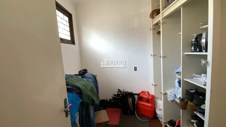 Imagem Casa com 3 dormitórios e suíte no bairro Fabrício em Uberaba