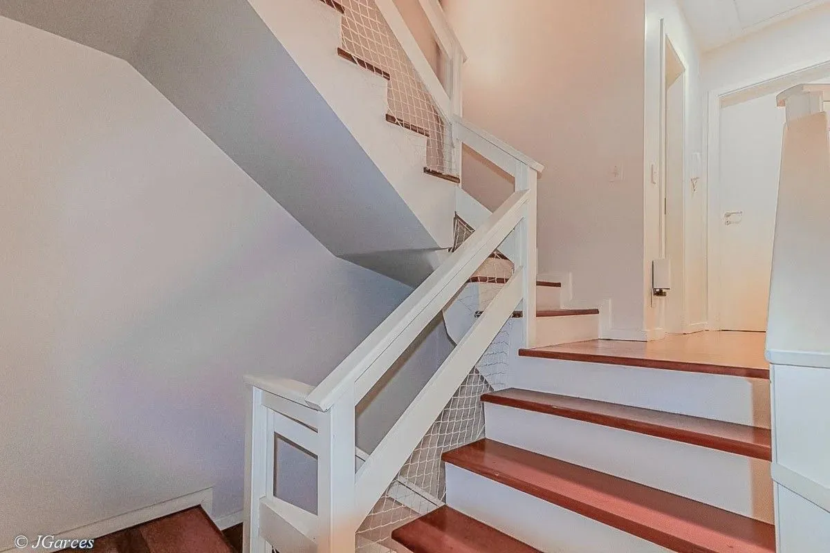 Imagem Casa em Condomínio à venda com 286m², 3 dormitórios, 1 suíte, 3 vagas, no bairro Jardim Isabel em Porto Alegre