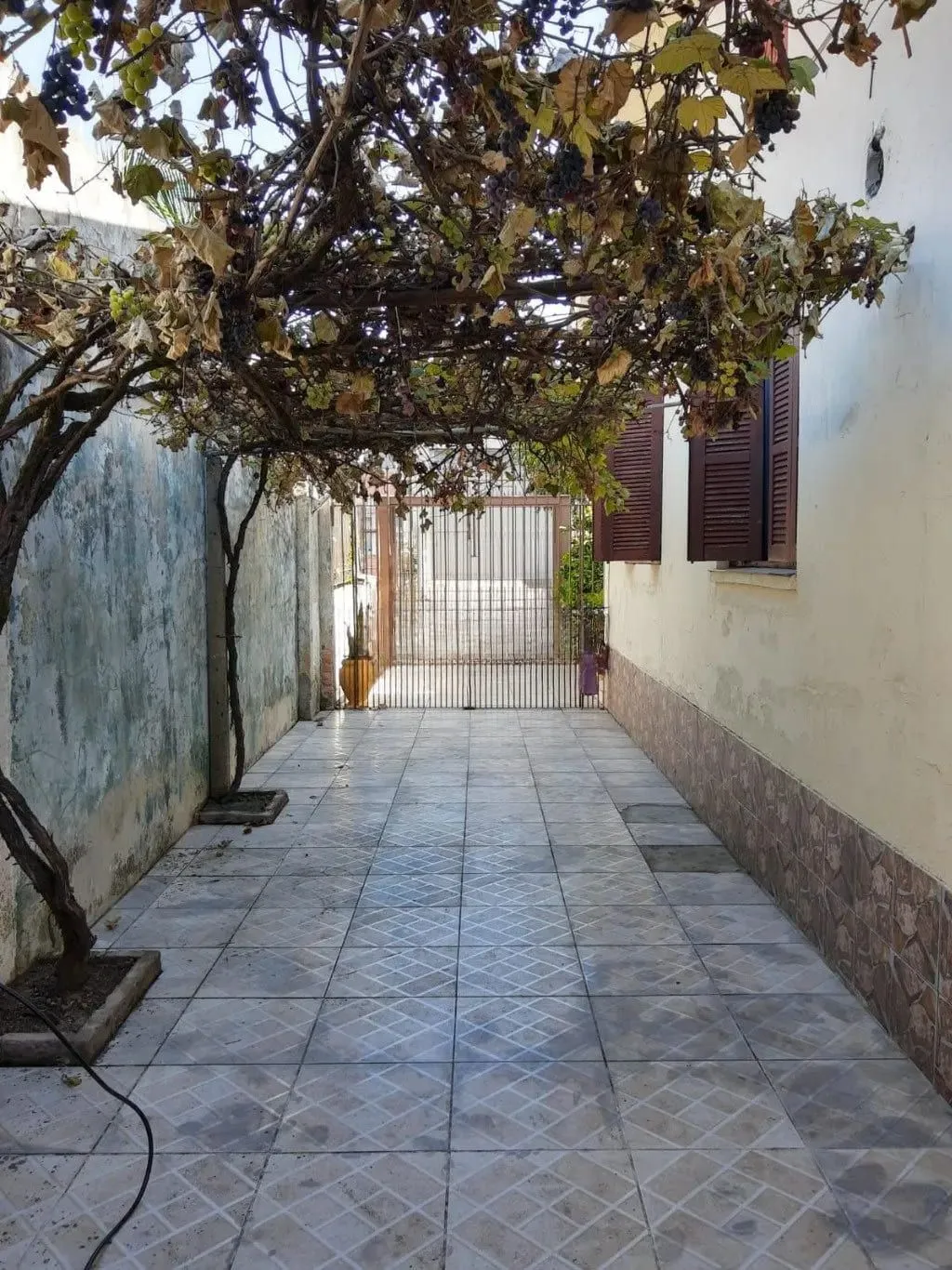 Imagem Casa com 2 dormitórios e 150m², no Bairro Jardim Sabará