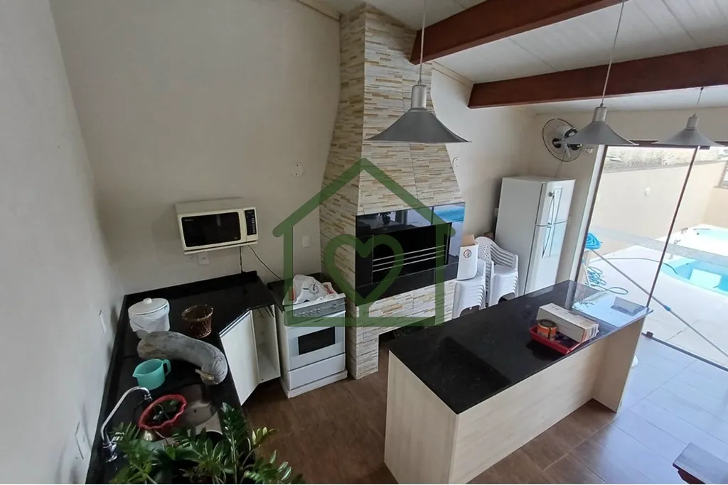 Imagem Localizada no acolhedor bairro Jardim do Salso, esta belíssima residência de 318 m² de área úti...