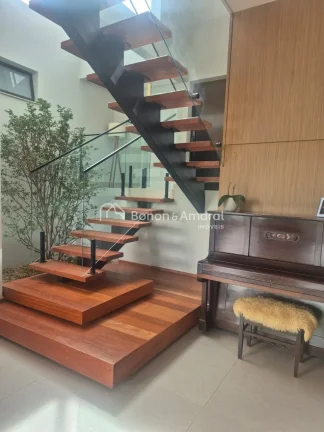 Imagem Sobrado de alto padrão com 361 m² no Condomínio Santorini, em localização privilegiada e com fu...