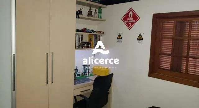 Imagem Casa à venda com 3 quartos 1 suíte, 243m² em Córrego Grande Florianópolis