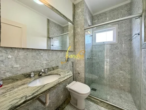 Imagem Excelente sobrado no condominio Lagos com Piscina e 04 suites
