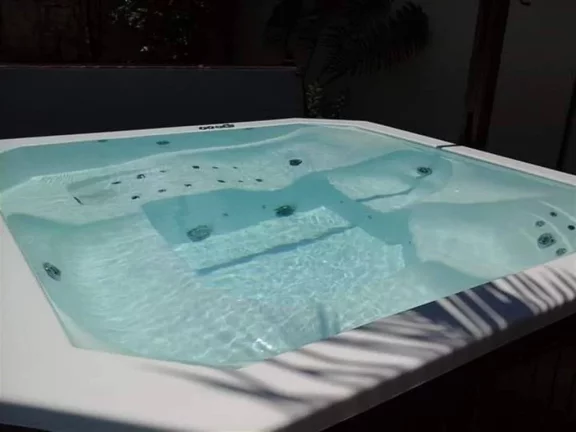 Imagem Casa com Piscina, 5 suítes, 405 m² - Venda!