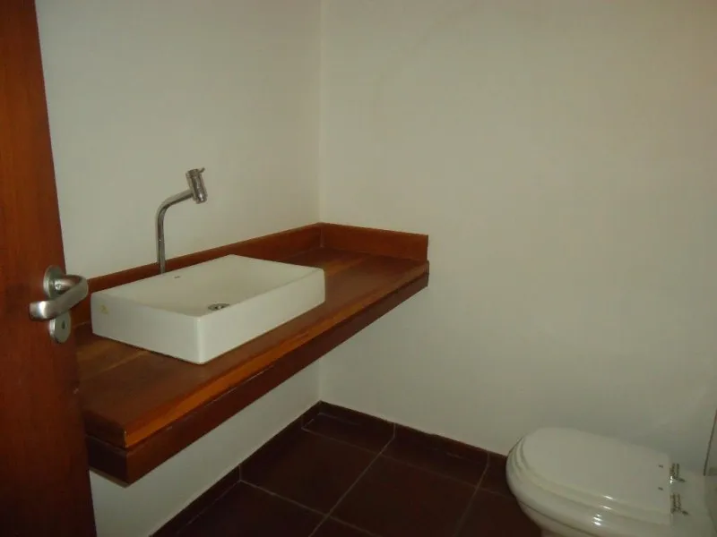 Imagem Magnífica Casa de Condomínio à Venda em Valinhos-SP, Bairro Pinheiro: 4 quartos, 4 suítes, 3 salas, 5 banheiros, 5 vagas, 450m².