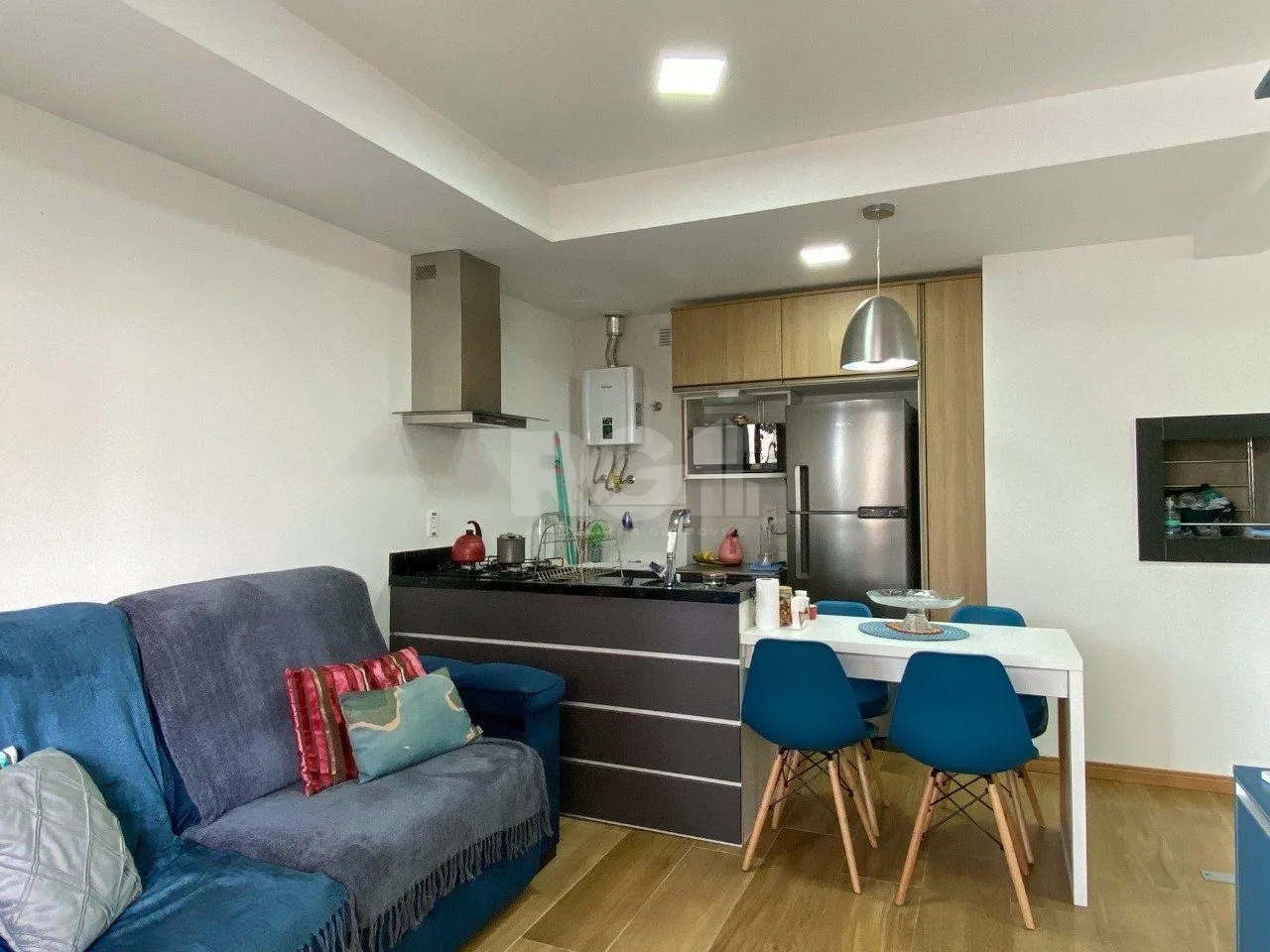 Imagem Apartamento em prédio premiado, totalmente montado, no miolo do Menino Deus