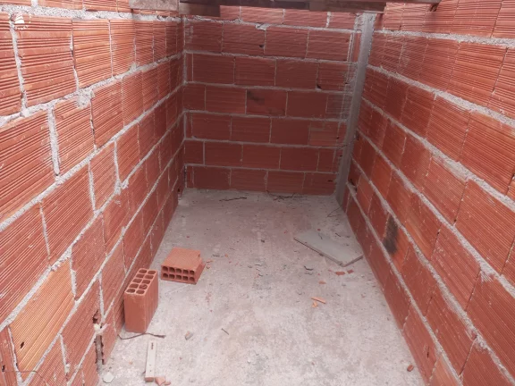 Imagem Excelente Casa Duplex em construção composta por 3 quartos sendo 1 suíte com closet, sala de estar e jantar, cozinha área gourmet com piscina