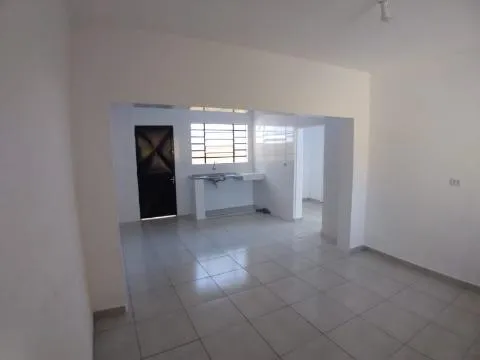 Imagem VENDA DE GALPÃO INDUSTRIAL/COMERCIAL NA VILA FERLÓPOLIS, EM ITAQUAQUECETUBA/SP, A/T 750m², A/C 400m², mezanino, casa de apoio e pátio. CONSULTE-NOS.