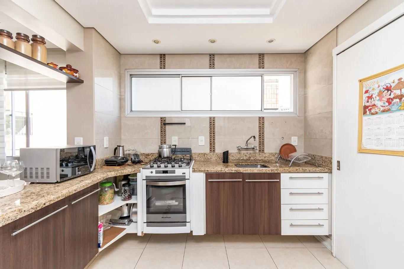 Imagem Vende-se apartamento com 3 quartos (1 suíte), 133 m² e 1 vaga - Petrópolis
