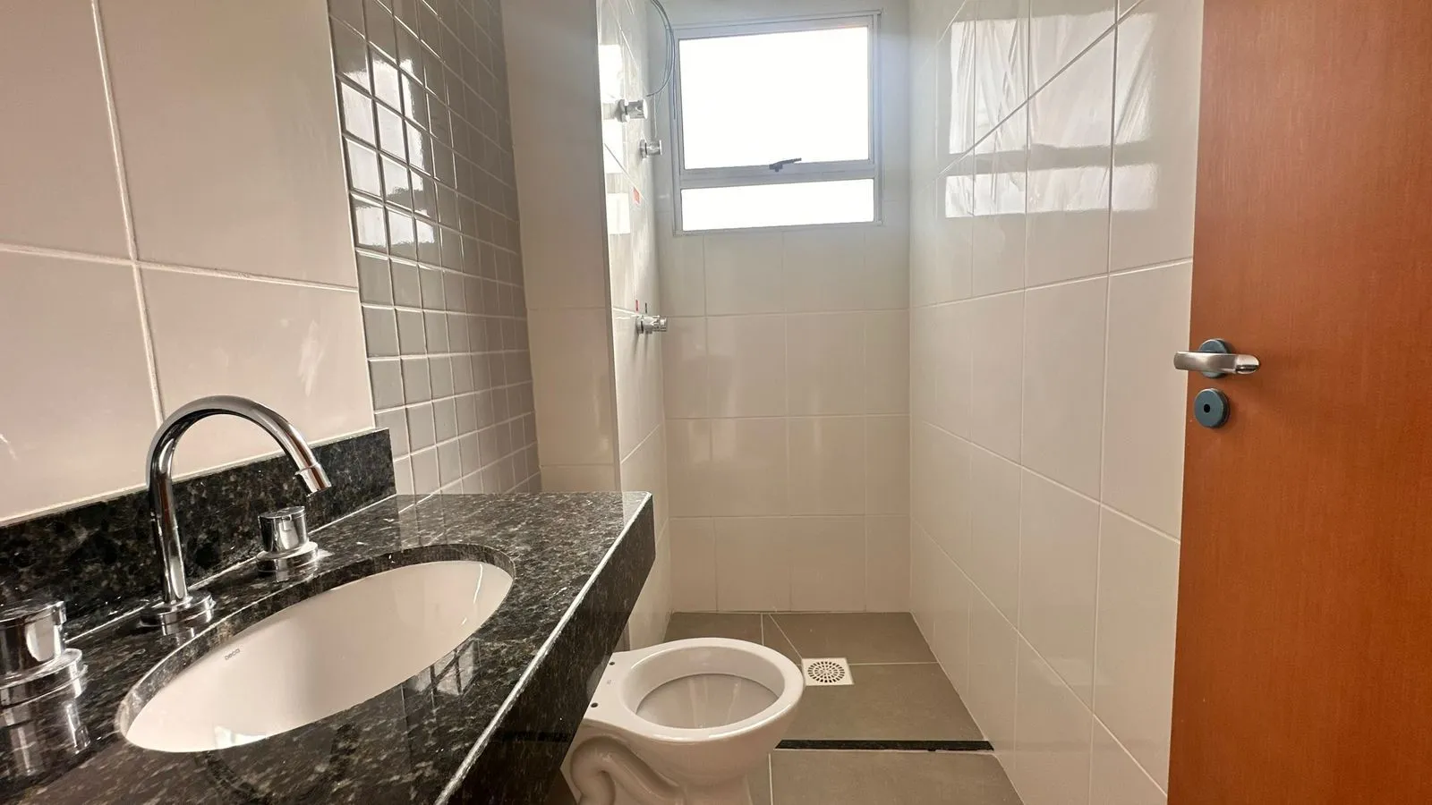 Imagem Apartamento Novo de dois dormitorios e duas vagas