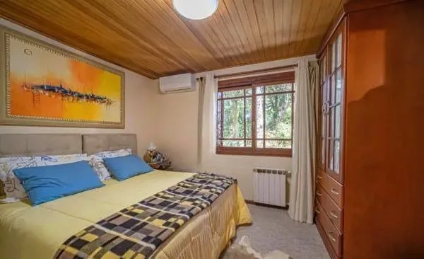 Imagem Casa em Gramado de 4 dormitórios e 4 vagas