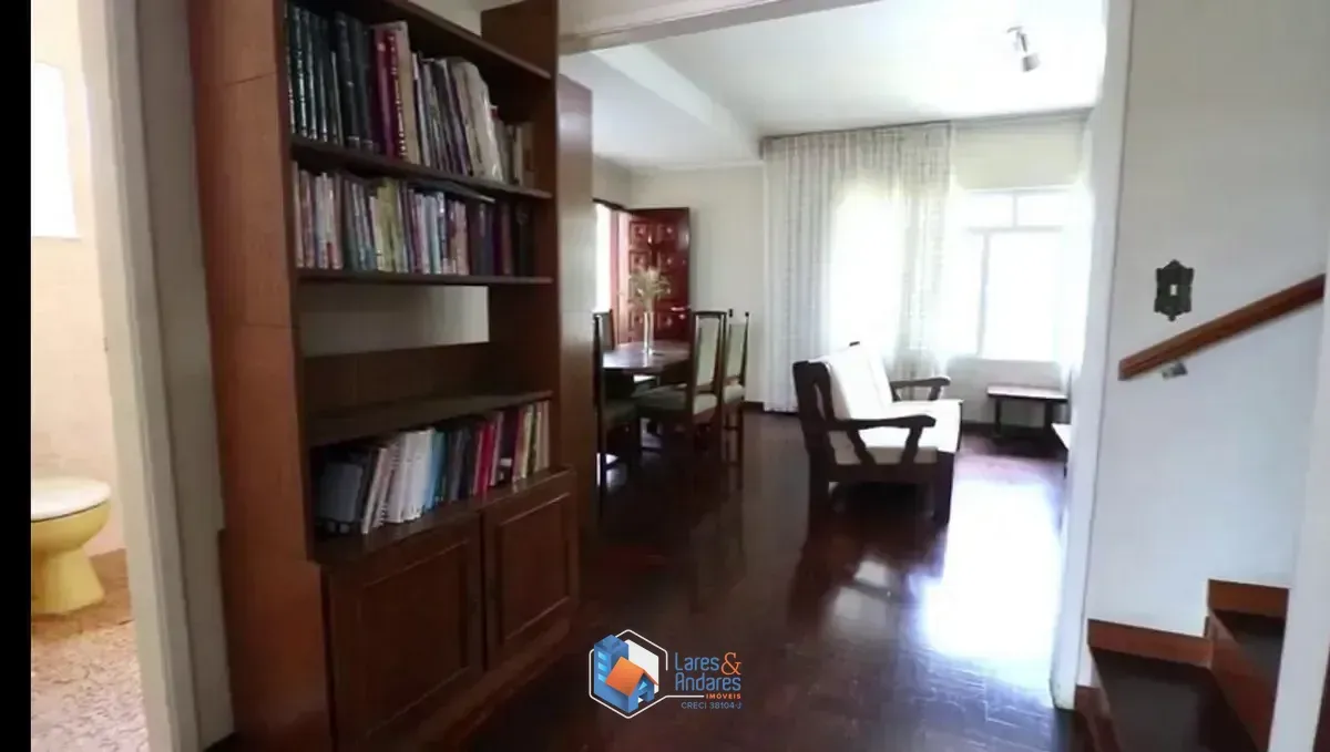 Imagem Casa para venda em Parque Peruche com 4 quartos, sendo 1 suíte, 228m²