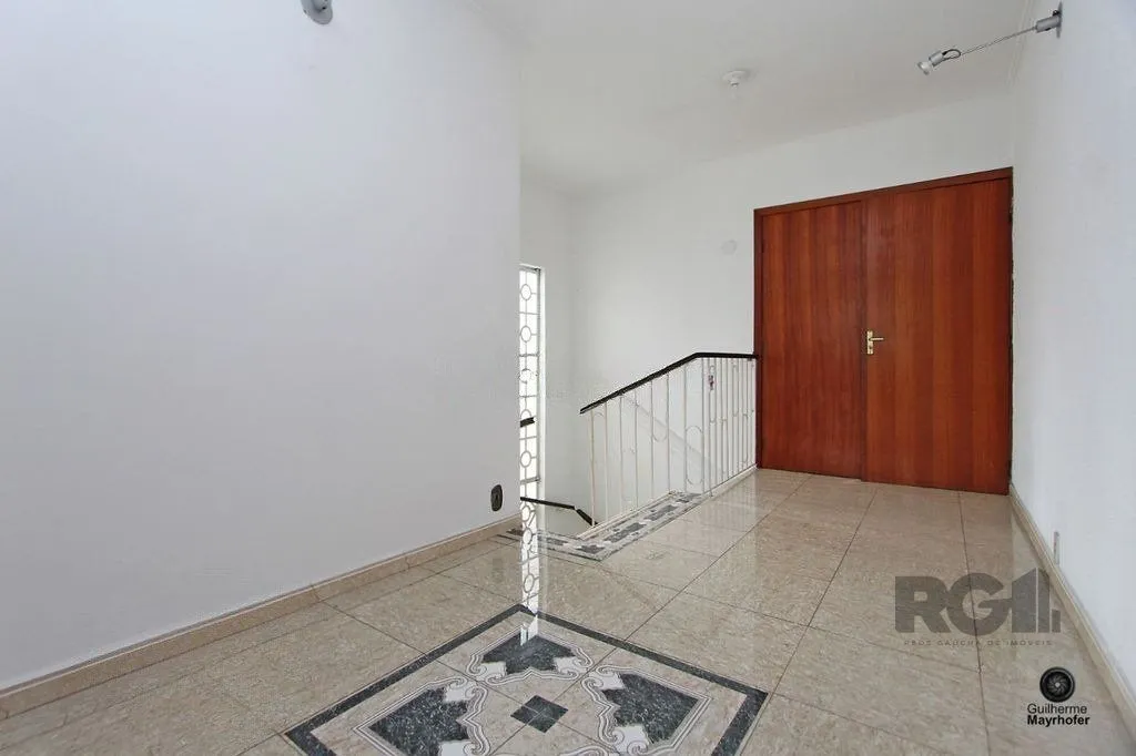 Imagem Casa com 5 suítes, 7 banheiros, 4 vagas no bairro Partenon
