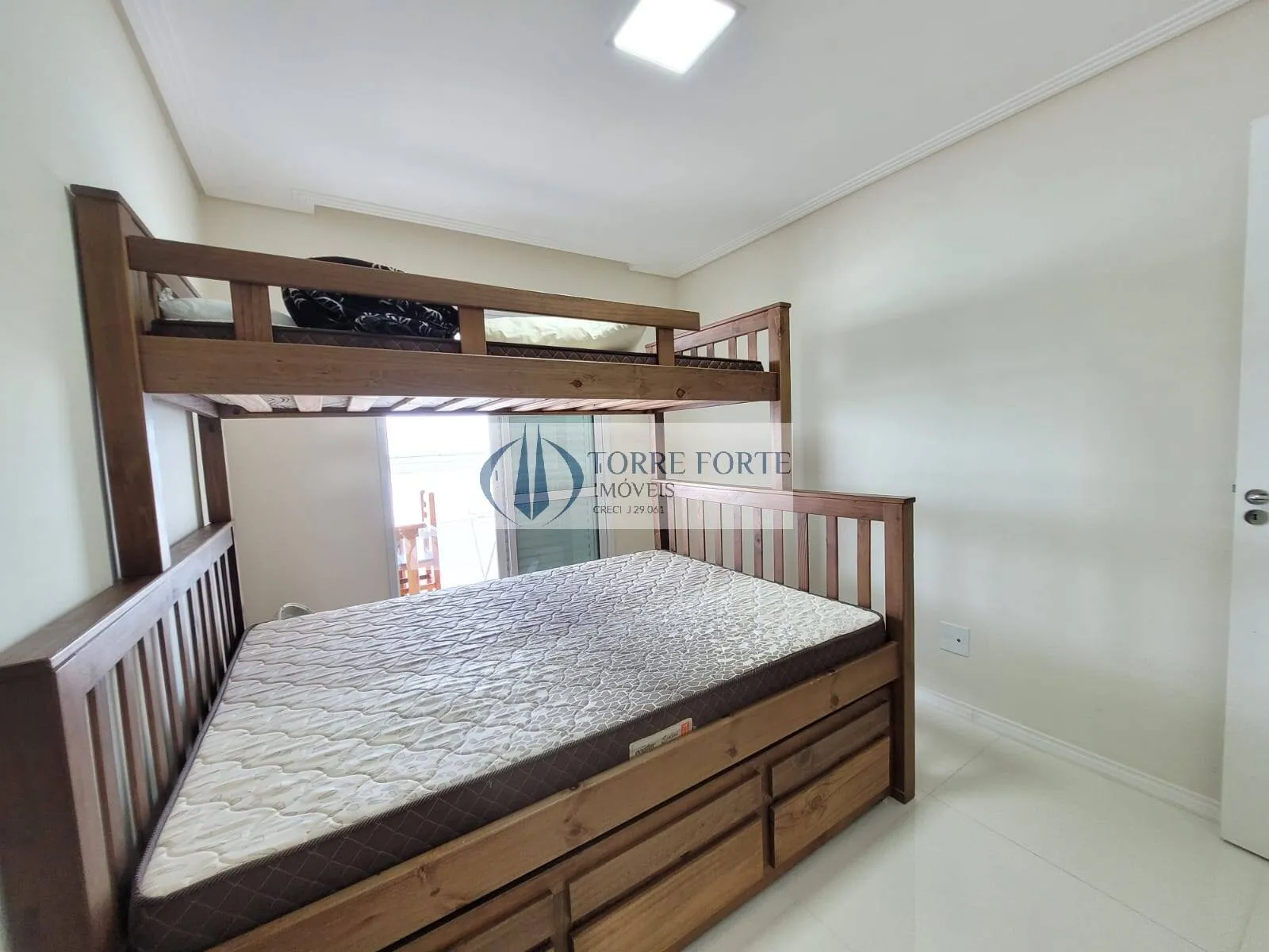 Imagem Maravilhoso apartamento 3 dormitórios, 1 suíte, 2 vagas pé na areia