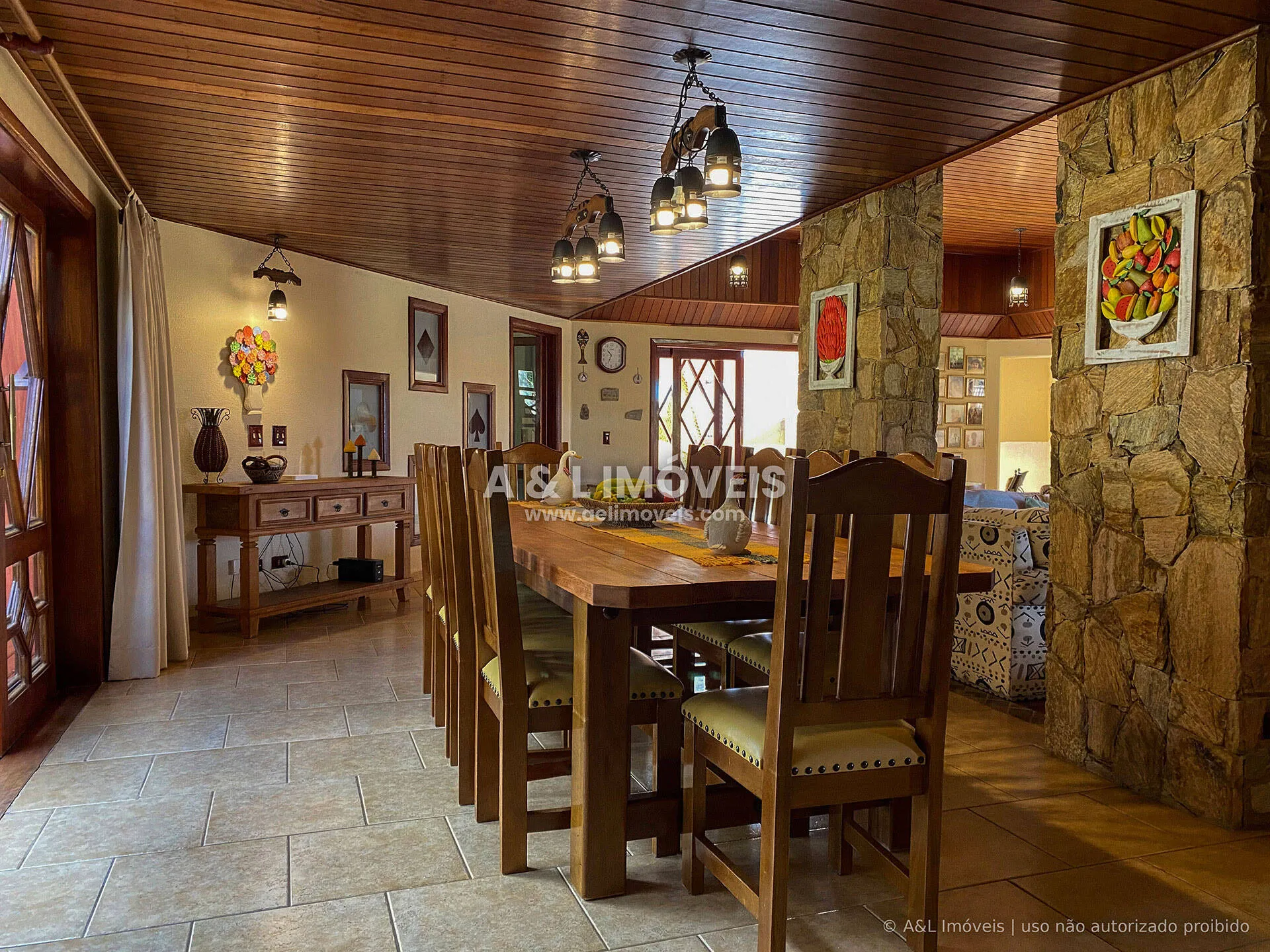 Imagem Casa em Campos do Jordão | 686 m², 6 Suítes com Lareira e Mirante 360°