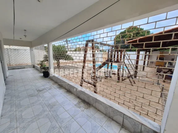Imagem Casa em Janga Paulista, 3 min. do mar. 5qtos 3sts.3vgs de esquina em oferta