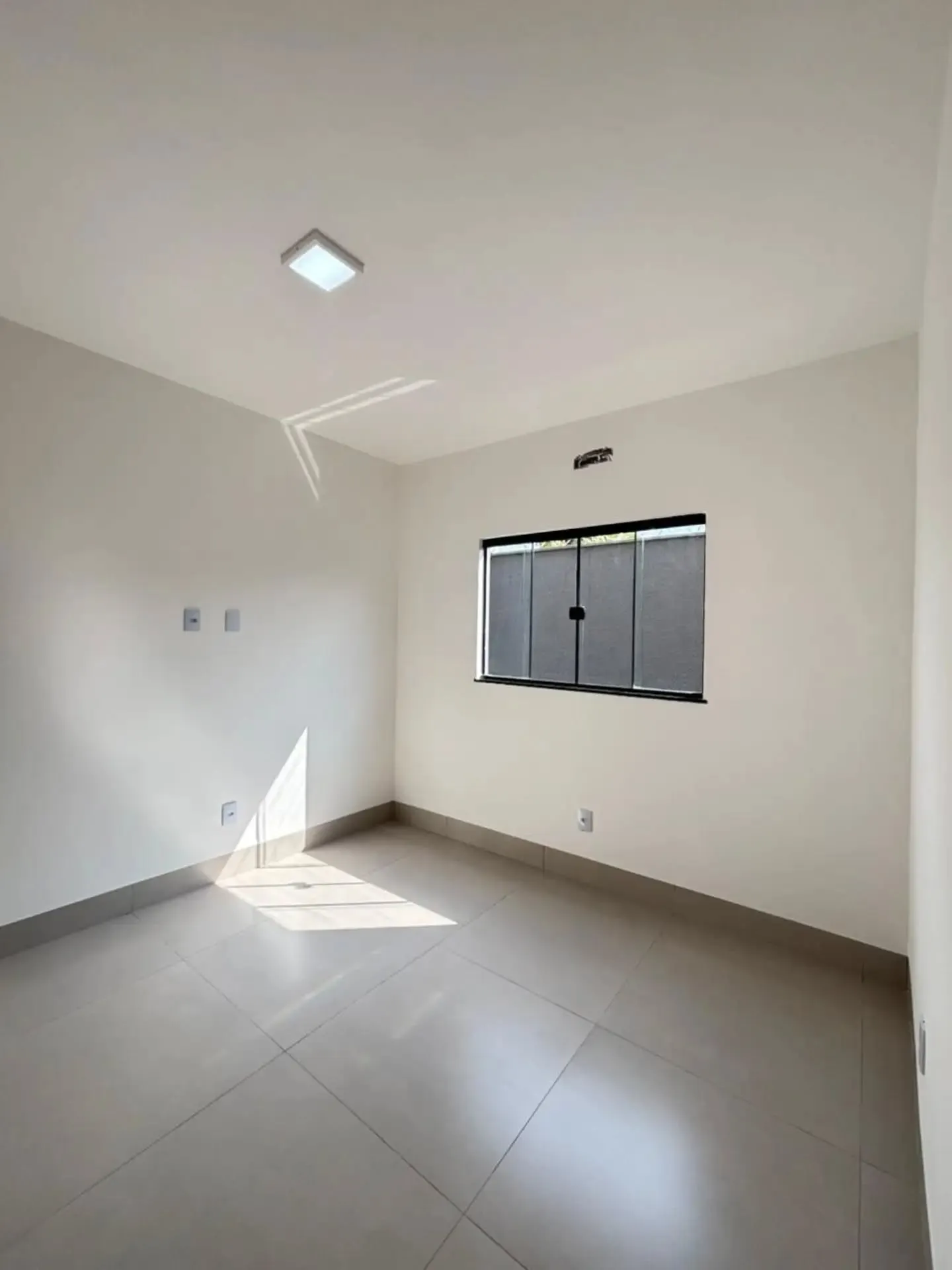 Imagem Casa 2/4 C Suite De Esquina No Setor Rio Vermelho
