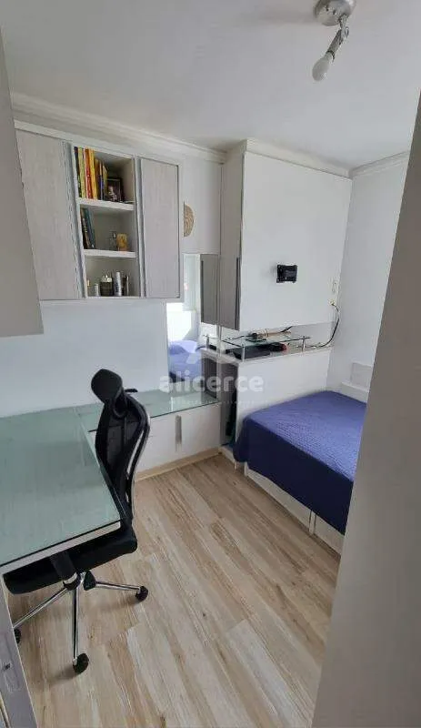 Imagem Apartamento semi mobiliado, 3 dorm. com suíte, andar alto e vista livre em Barreiros - São José - SC