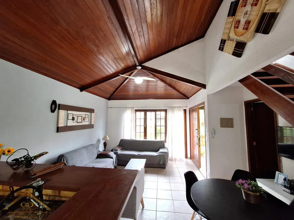 Imagem Casa em Condomínio para Venda em Cabo Frio / RJ no bairro Peró