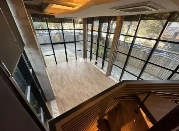 Imagem Loja com 196m² para locação em Pinheiros.