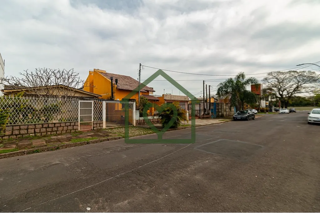 Imagem Terreno de 286m² (10m x 28,6m) à venda em localização privilegiada, entre duas das principais vi...