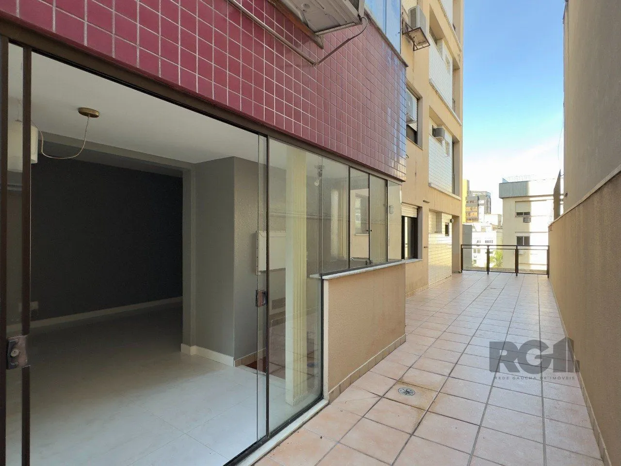 Imagem APARTAMENTO GARDEN, 2 DORMITÓRIOS E 1 VAGA DE GARAGEM COM ÓTIMA LOCALIZAÇÃO NO MOINHOS