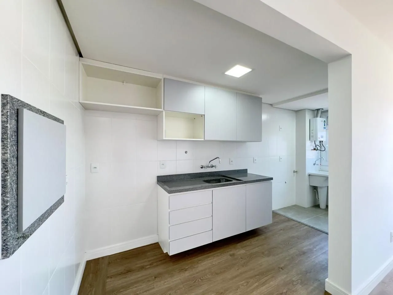 Imagem Apartamento à venda em Porto Alegre, Vila Ipiranga, com 2 quartos, 68m2