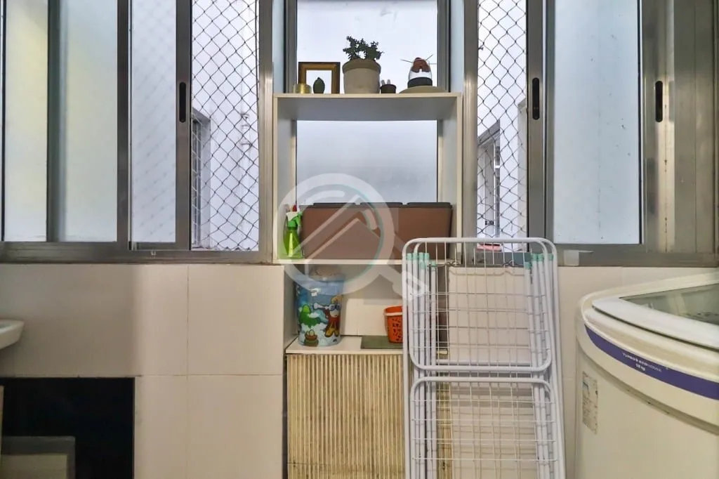 Imagem Apartamento com duas suítes e lavabo, cozinha montada com moves planejados de alto padrão, vaga de...